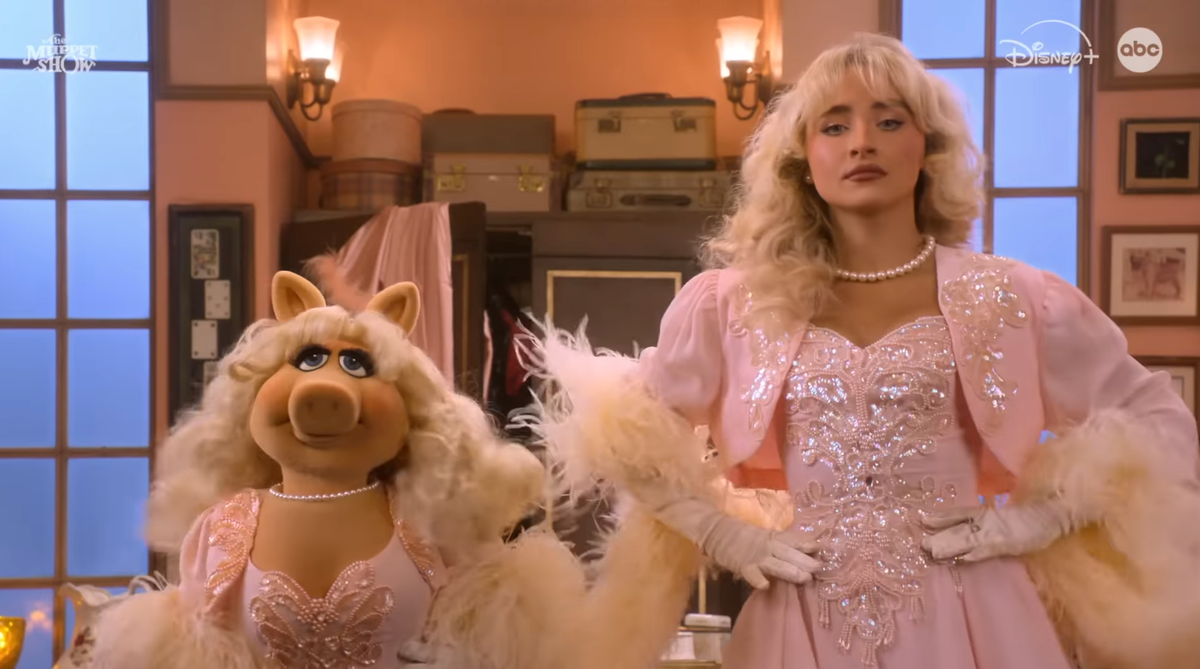 The Five Spot: Netflix's B/B- Movies, Thriving Blond Divas, And TV's Favorite Hostage